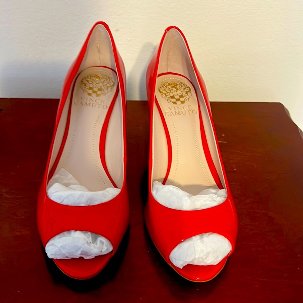 Vince Camuto size 6.5 platform.